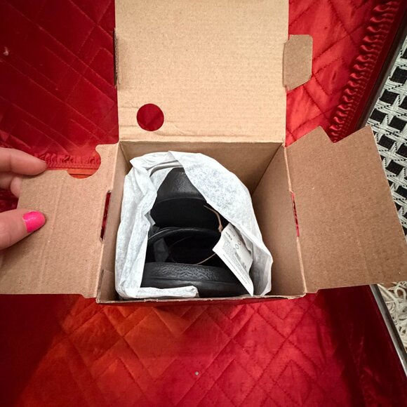 ADIDAS slides NIB - Picture 2 of 3